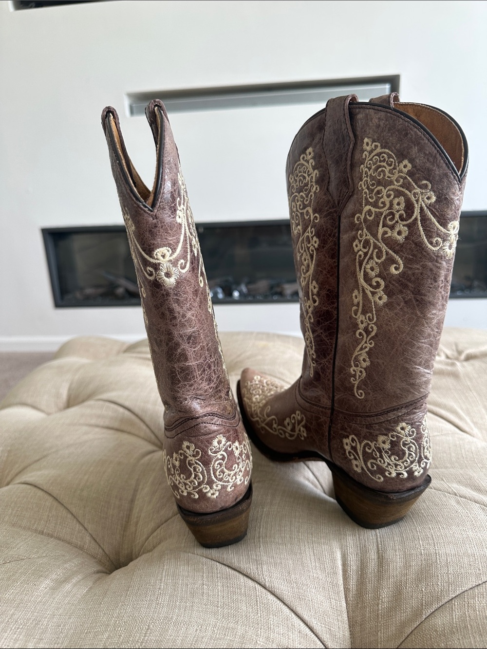 Corral Brown Western Embroidered Heeled Boots - Picture 4 of 10
